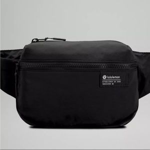 🍋🆕🍋 Lululemon Clean Lines Belt Bag - Black